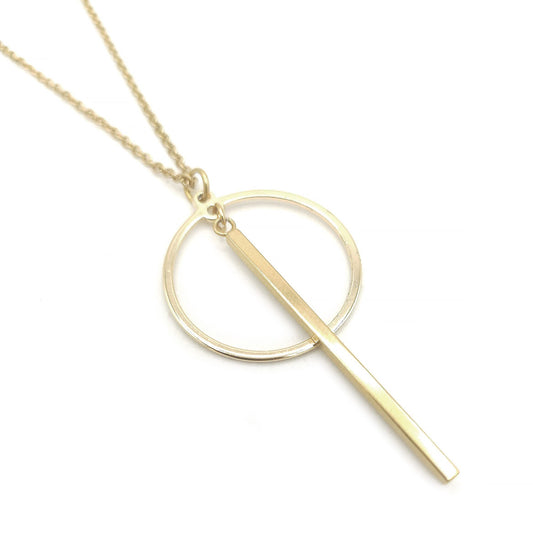 Collier sautoir doré sobre et élégant aux formes géométriques